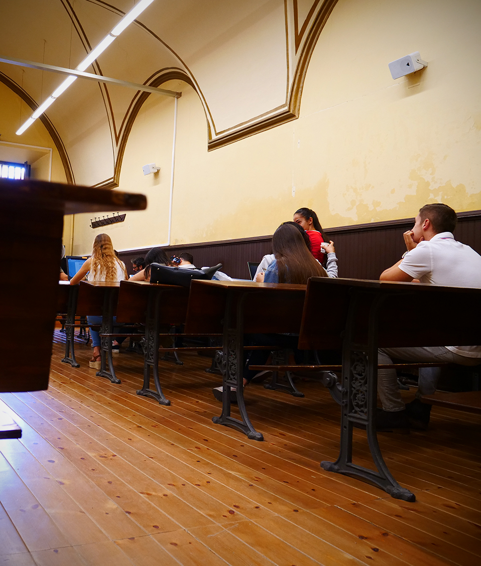 Estudiantes en un aula de la Facultad de Derecho